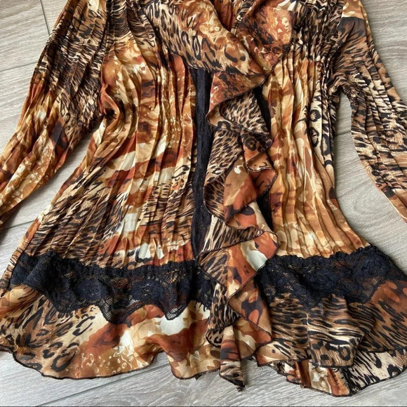 Laura Leopard Print Raffle  Blouse - Picture 10 of 16